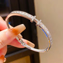 Fashionable Luxury Bracelet for Women, Elegant Versatile Statement Accessory